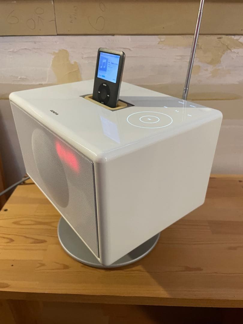 ホワイト色GENEVA Sound System Model S