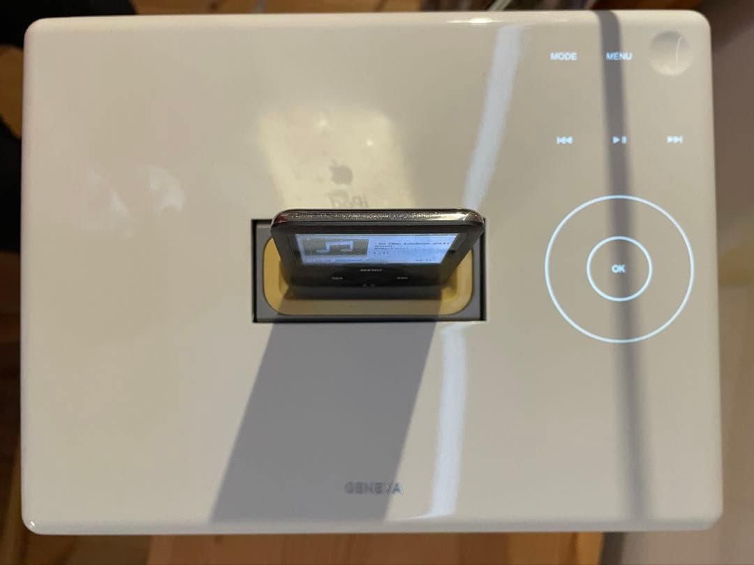 ホワイト色GENEVA Sound System Model S