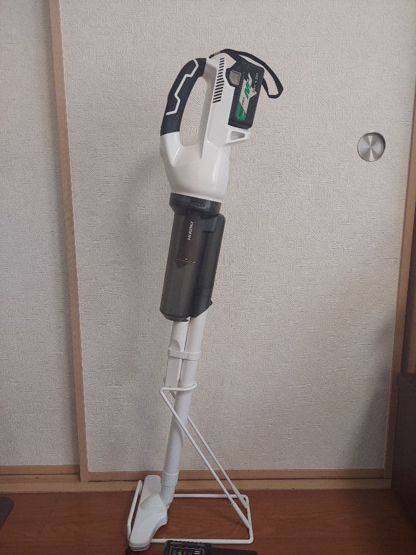 HIKOKI スティッククリーナー　純正マルチボルト充電器、電池、スタンド付き