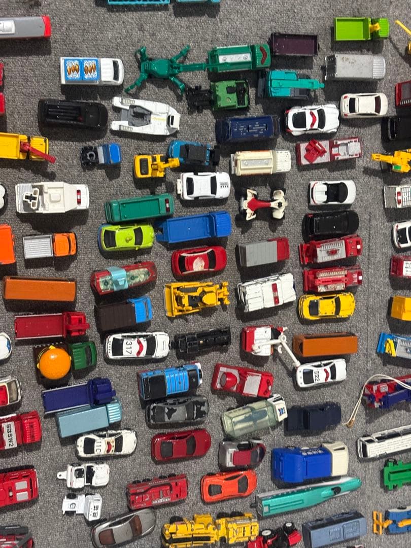 トミカ ミニカー 大量働く車 スポーツカー キャラクターカー