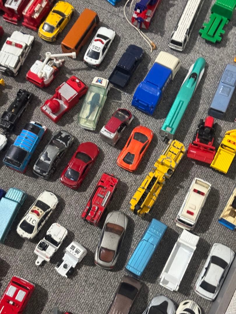 トミカ ミニカー 大量働く車 スポーツカー キャラクターカー