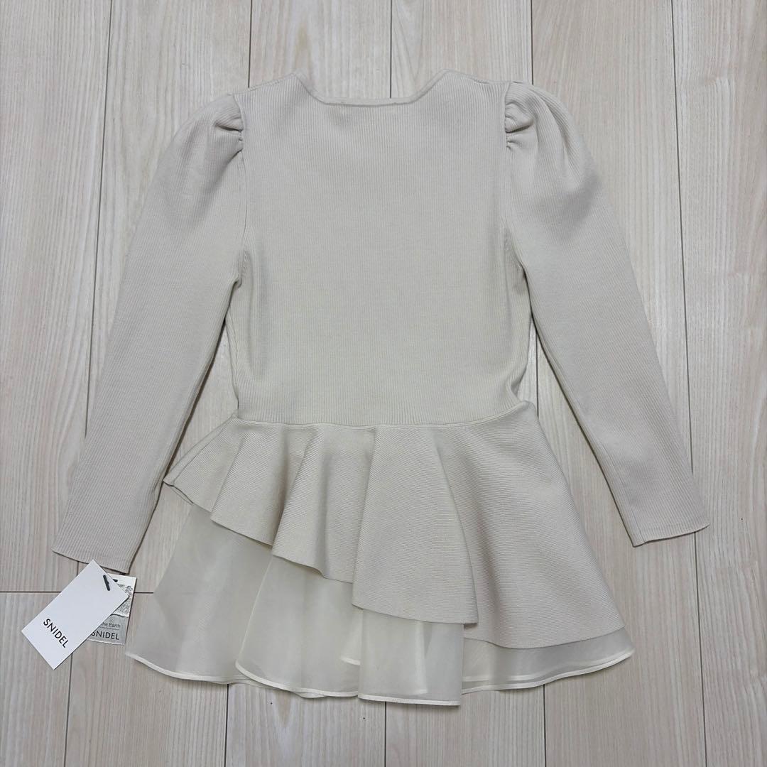 SNIDEL ペプラムアシメニットプルオーバー　アイボリー