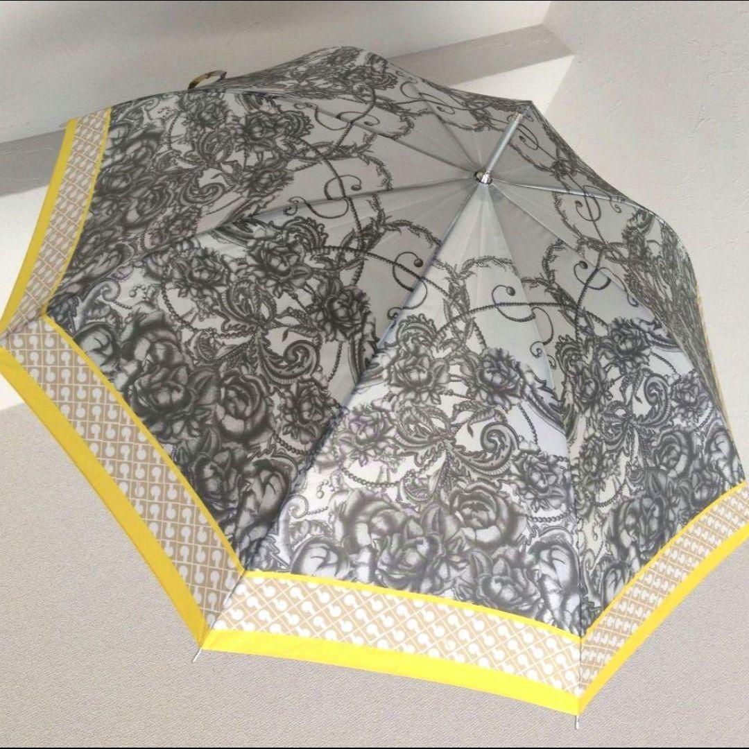 ゲラルディーニ　微光沢シルバーグレー×黄色の縁取り　ロゴプリント　長傘　雨傘