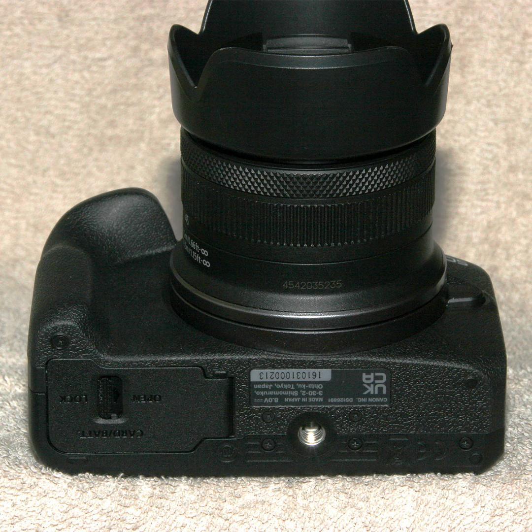 【送料無料】Canon EOS R100、レンズ・フード・SDカード付