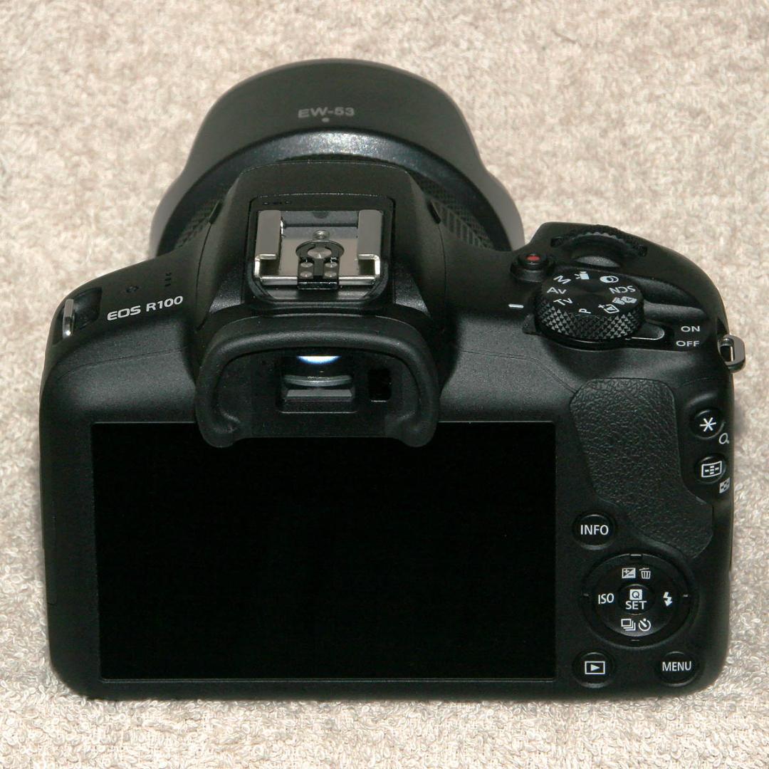 【送料無料】Canon EOS R100、レンズ・フード・SDカード付
