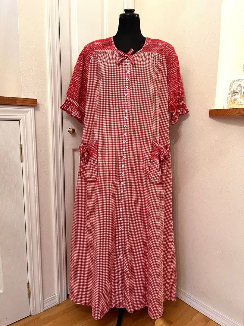 ワンダフルワールド　スモッキングワンピース