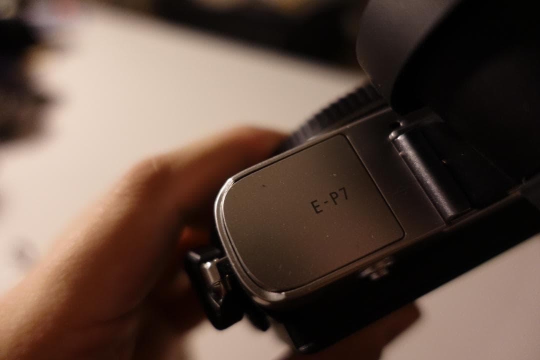 OLYMPUS E-P7、ttartisan 光学ファインダー、レザーケース