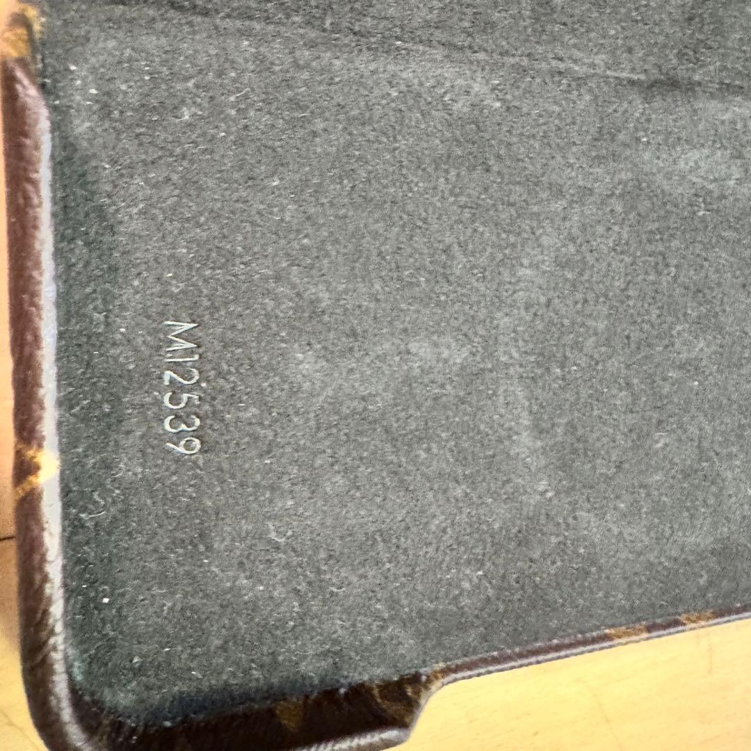 Louis Vuitton 手帳型ケース モノグラム　Iphone 16 pro