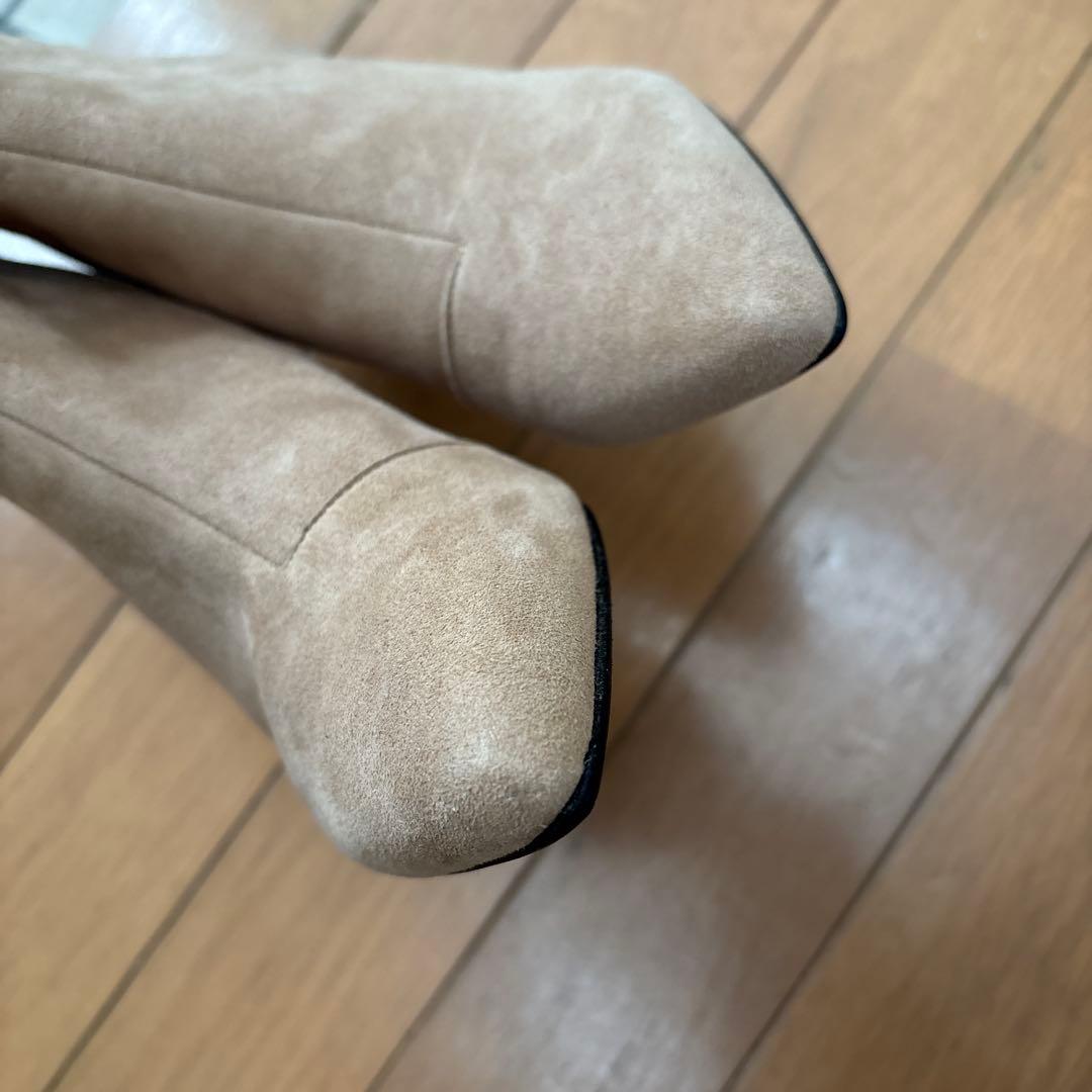 ダイアナ　ベージュ ポインテッドトゥ ブーティ