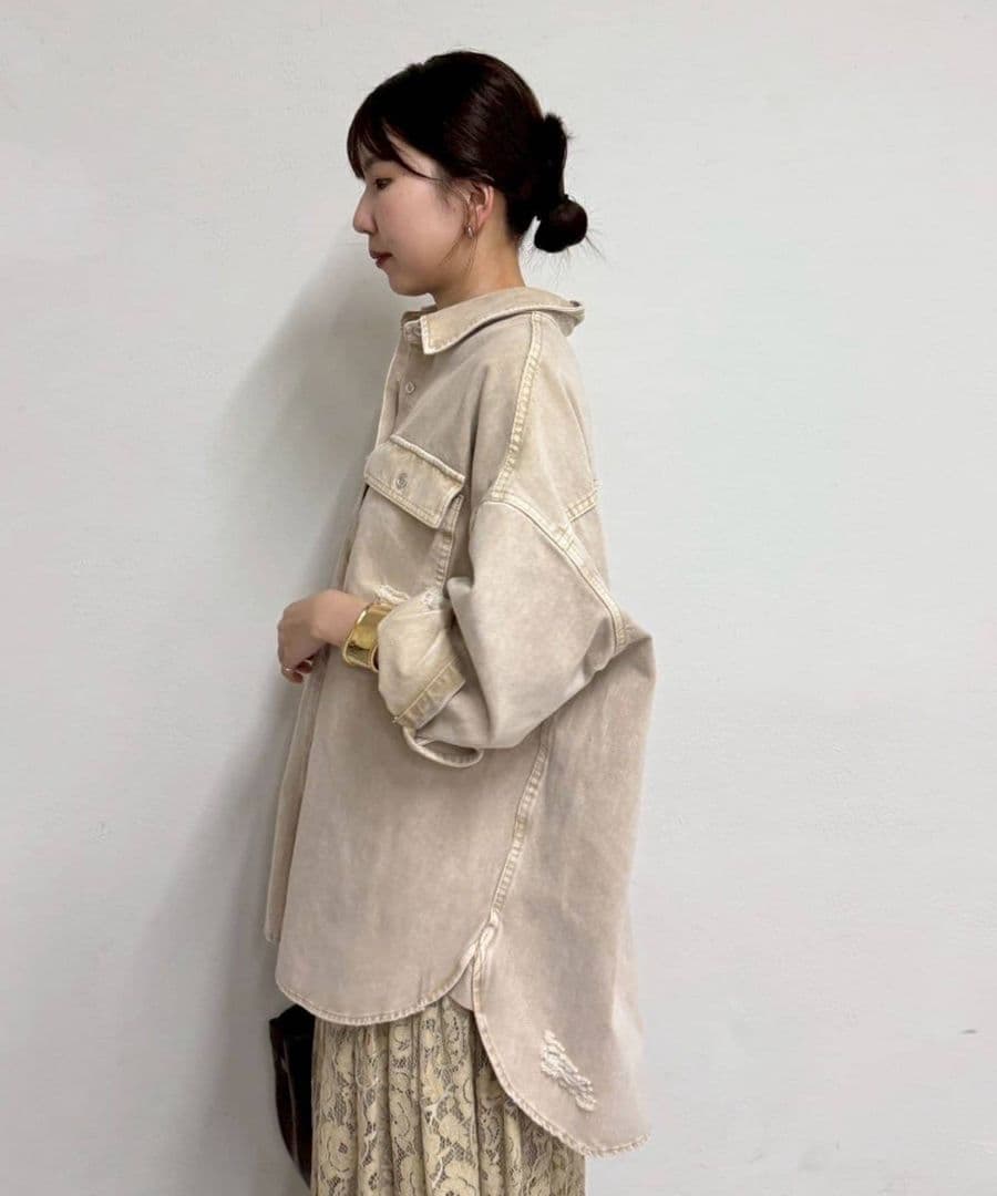 【Loungedress】ダメージデニムシャツ　ベージュ Sサイズ