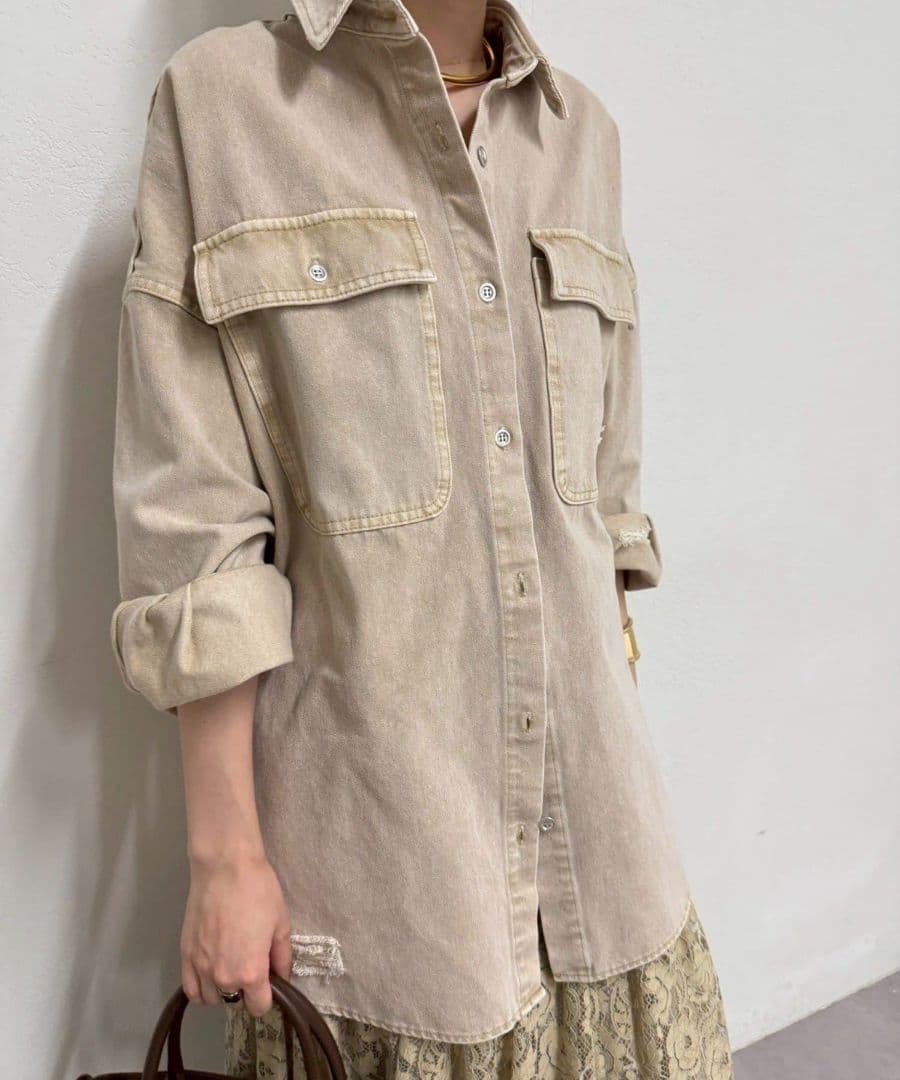 【Loungedress】ダメージデニムシャツ　ベージュ Sサイズ