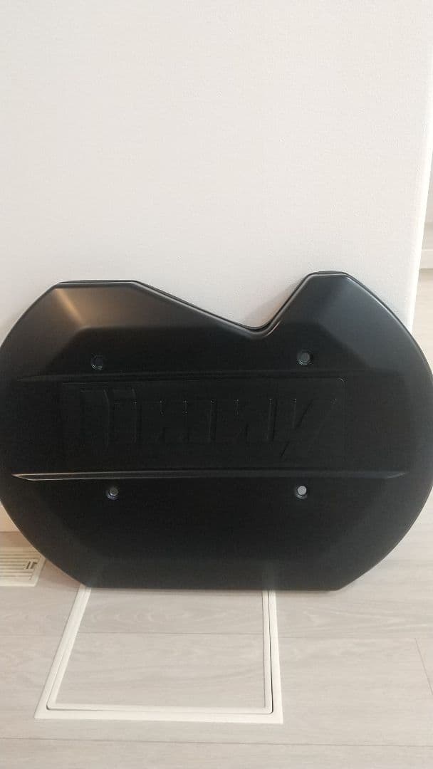 ジムニー、ジムニーシエラ、ジムニーノマドタイヤレスカバーマットブラック美品