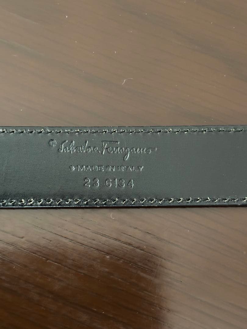 Salvatore Ferragamo 黒レザー ベルト S