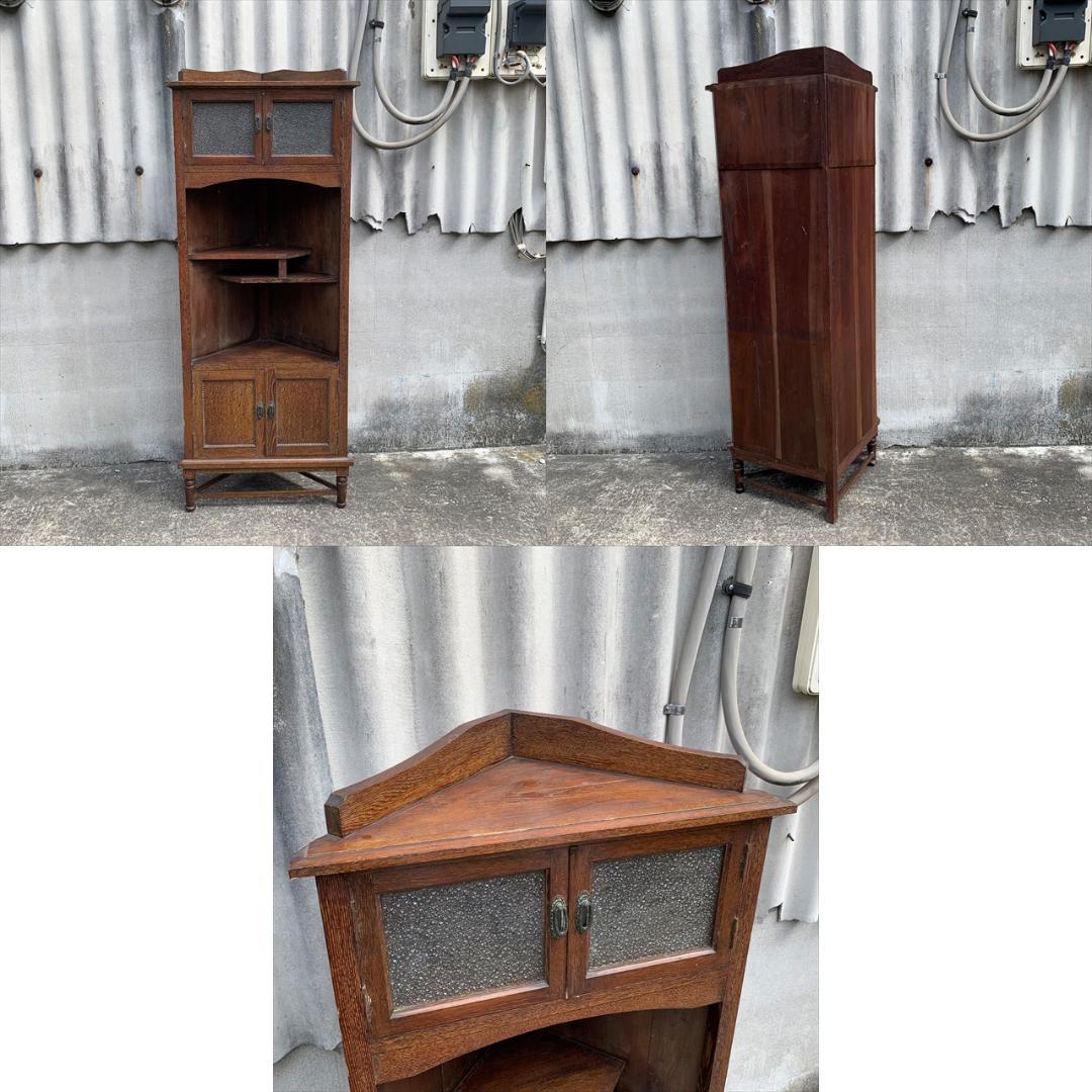 昭和の時代に作られたレトロなコーナーキャビネット