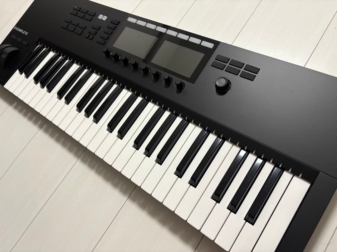 KOMPLETE KONTROL S49 MK2 MIDIキーボード