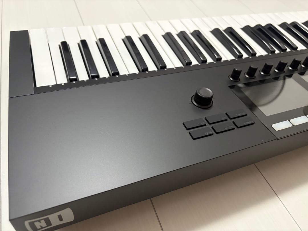KOMPLETE KONTROL S49 MK2 MIDIキーボード