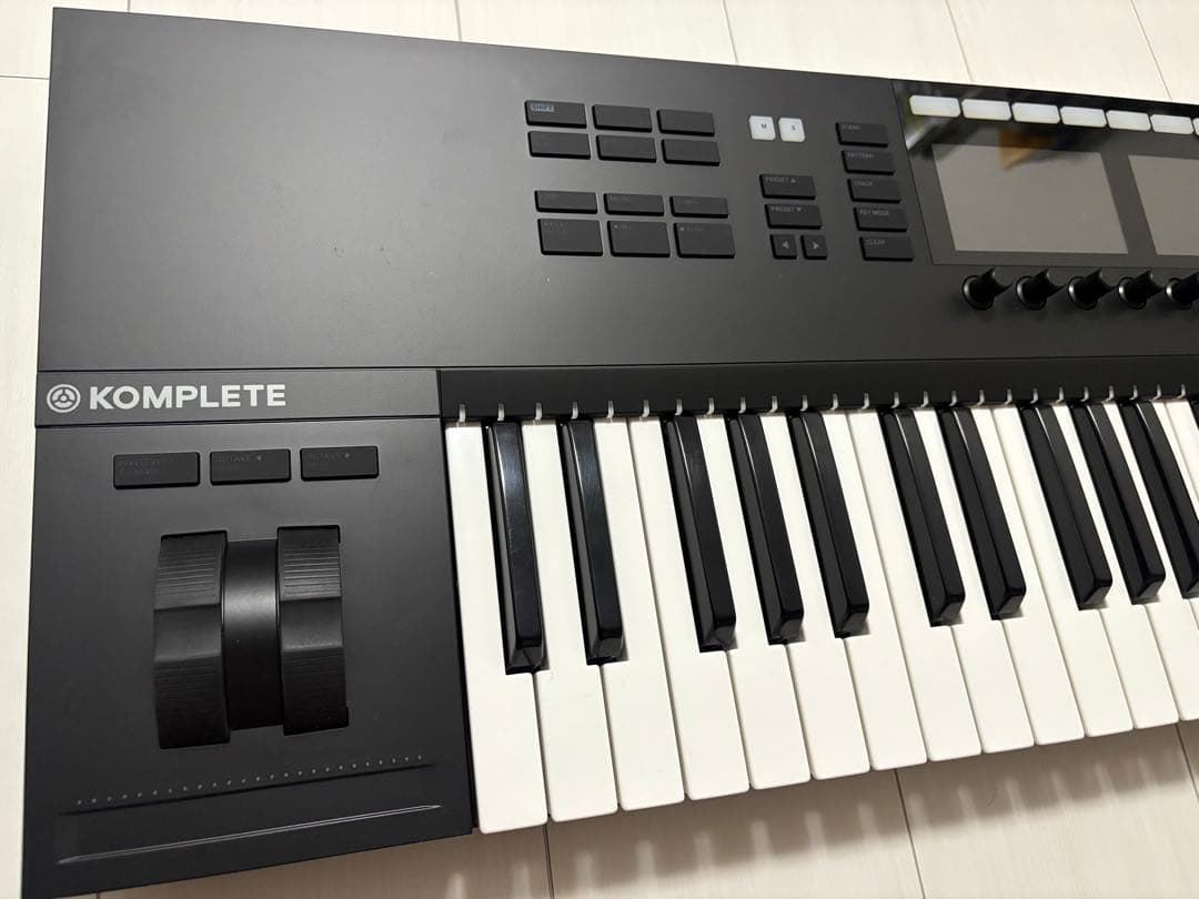 KOMPLETE KONTROL S49 MK2 MIDIキーボード