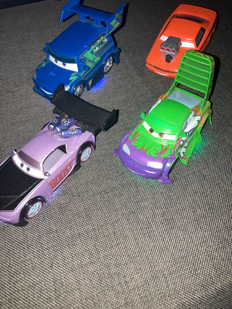 m*a様 カーズ　ミニカー　暴走族　ライト　ディズニーストア