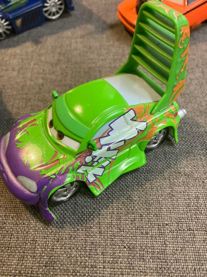 m*a様 カーズ　ミニカー　暴走族　ライト　ディズニーストア