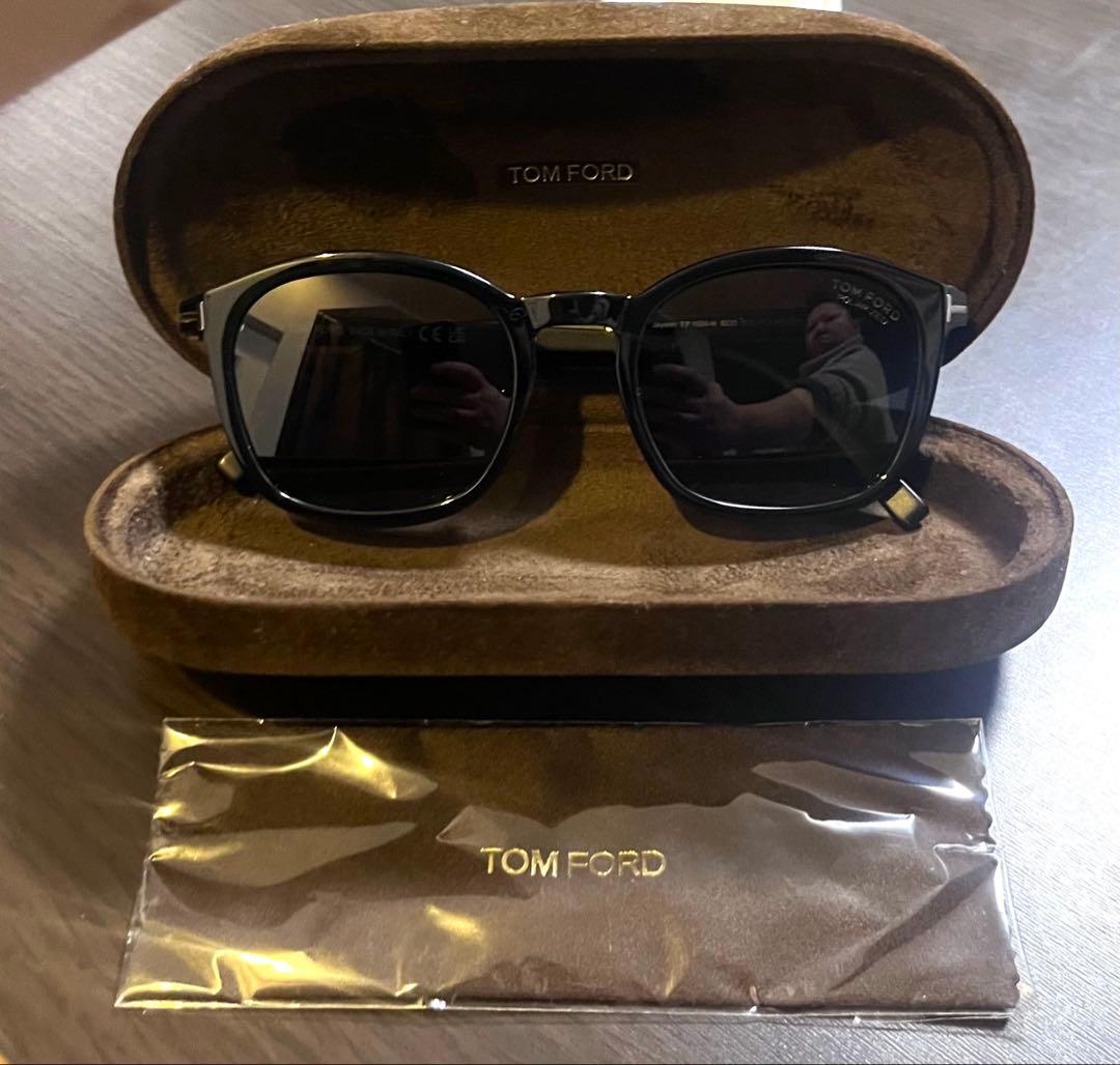 TOM FORD トムフォード遮光レンズサングラス 黒フレームウェリントン