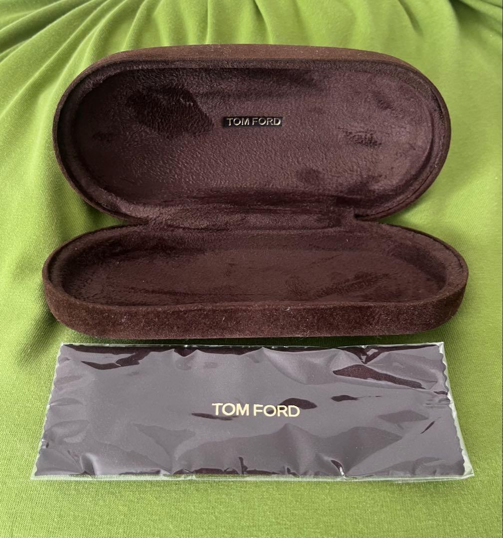 TOM FORD トムフォード遮光レンズサングラス 黒フレームウェリントン