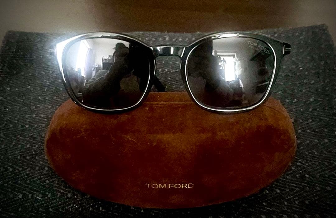 TOM FORD トムフォード遮光レンズサングラス 黒フレームウェリントン