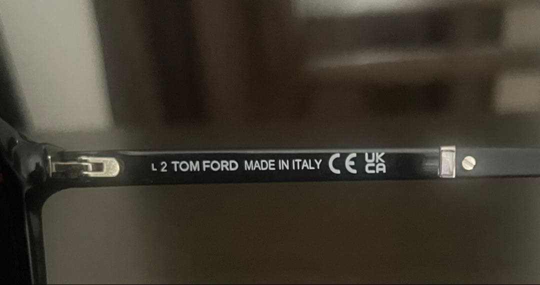 TOM FORD トムフォード遮光レンズサングラス 黒フレームウェリントン