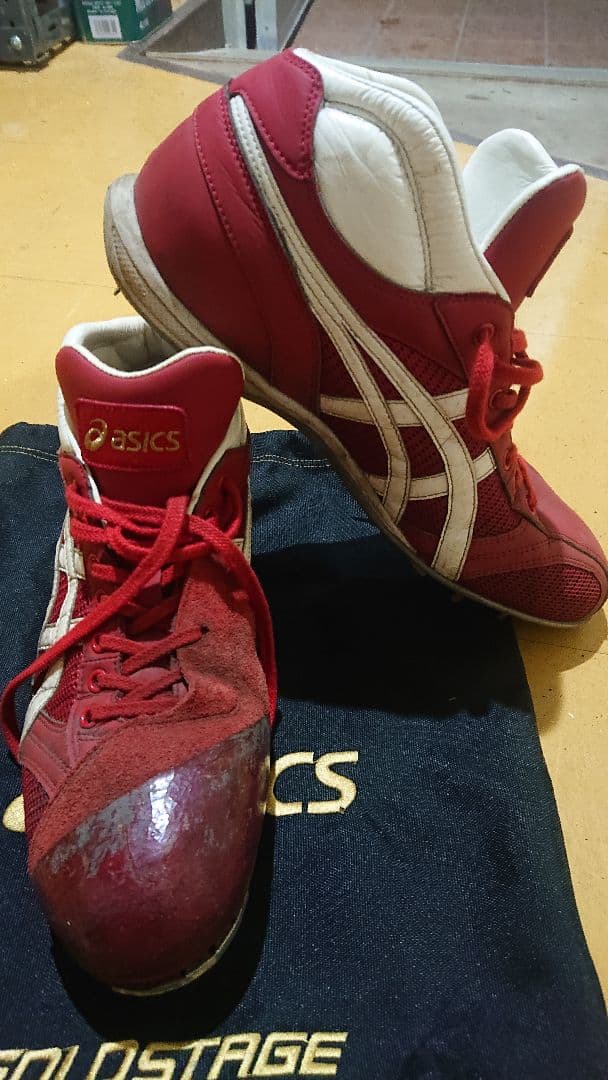 最終値下げasics スパイクシューズ 赤