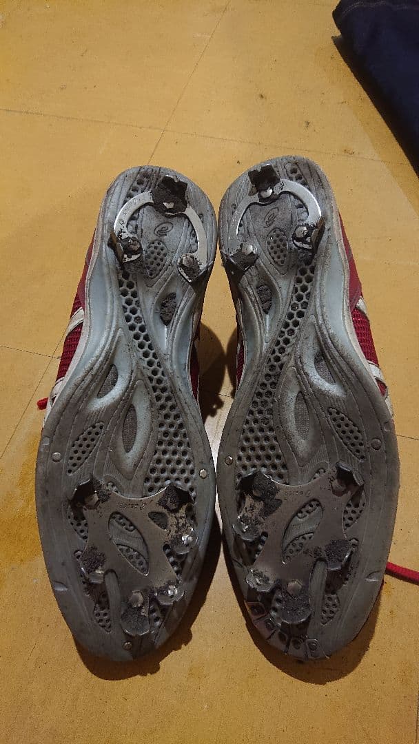 最終値下げasics スパイクシューズ 赤