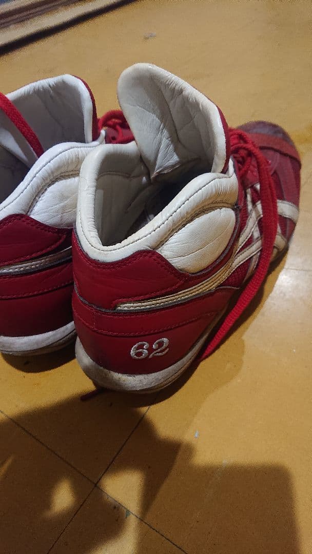 最終値下げasics スパイクシューズ 赤