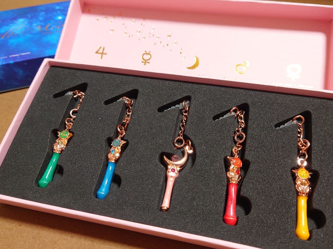 セーラームーン　イヤホンジャック　チャーム　アクセサリー