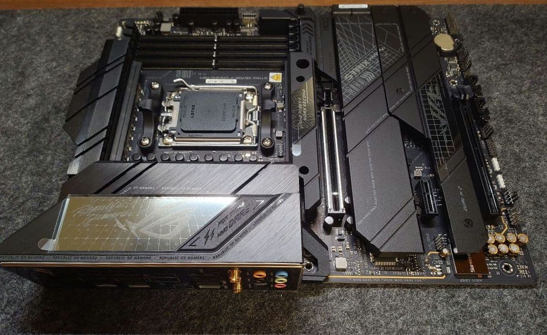 ROG STRIX X670E-F GAMING WIFI マザーボード