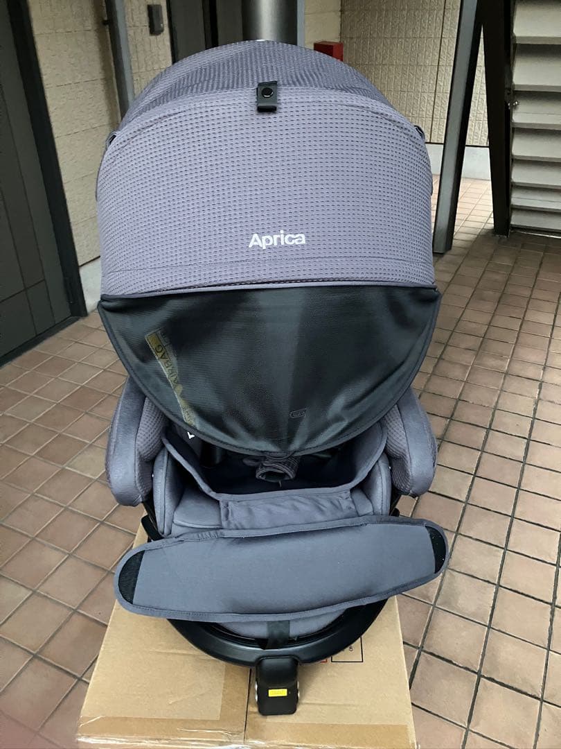 Aprica 車用チャイルドシート グレー