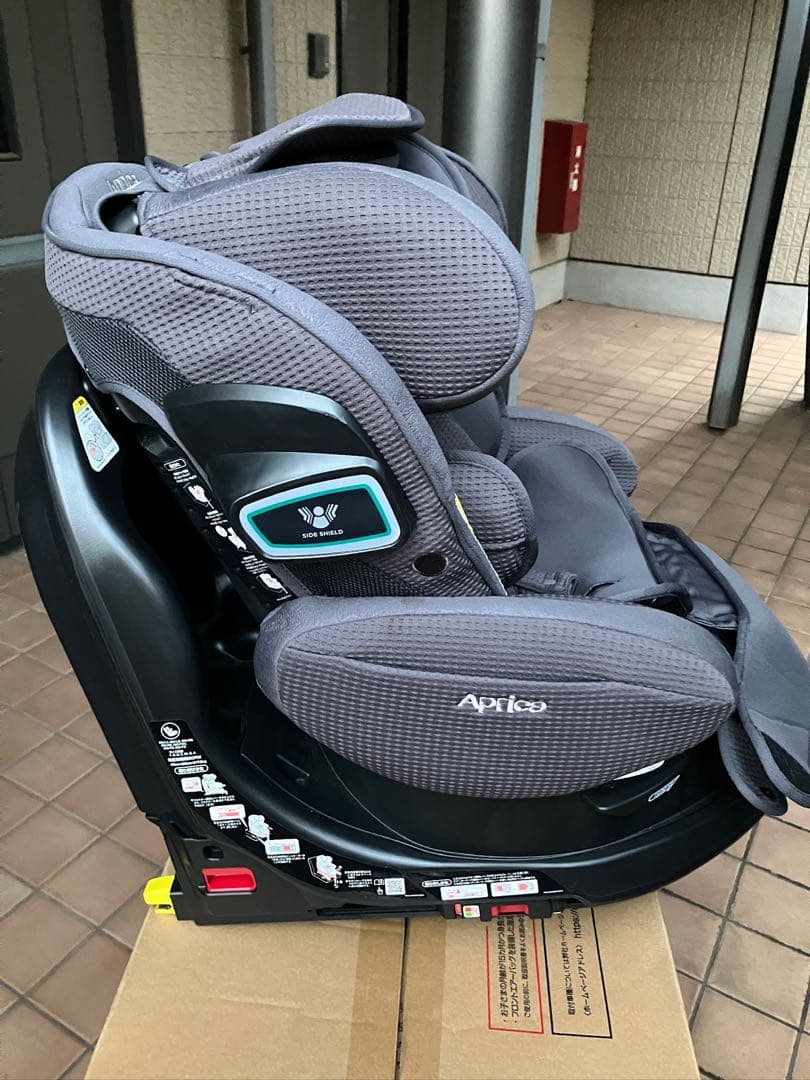Aprica 車用チャイルドシート グレー