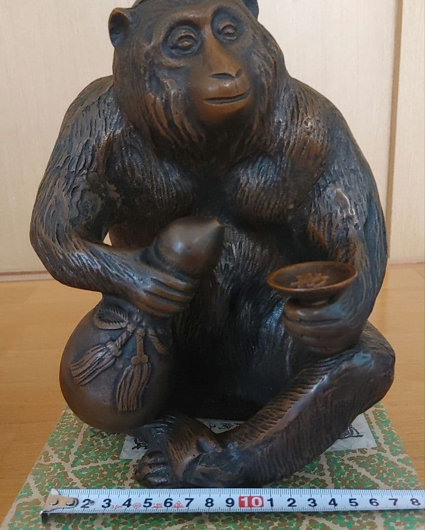 ブロンズ製猿の彫刻