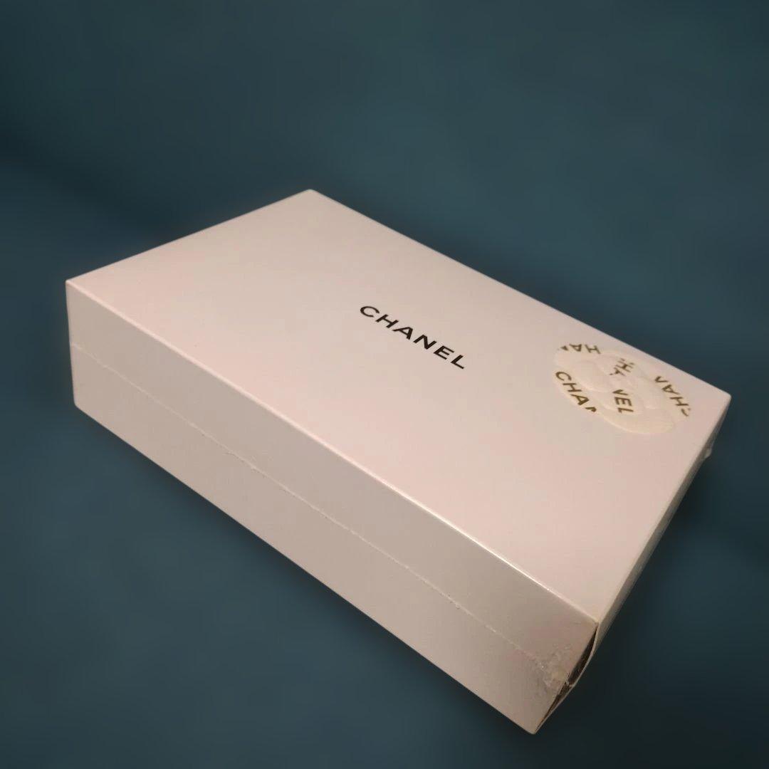 新品、未開封　CHANEL エッセンシャル ケア セット