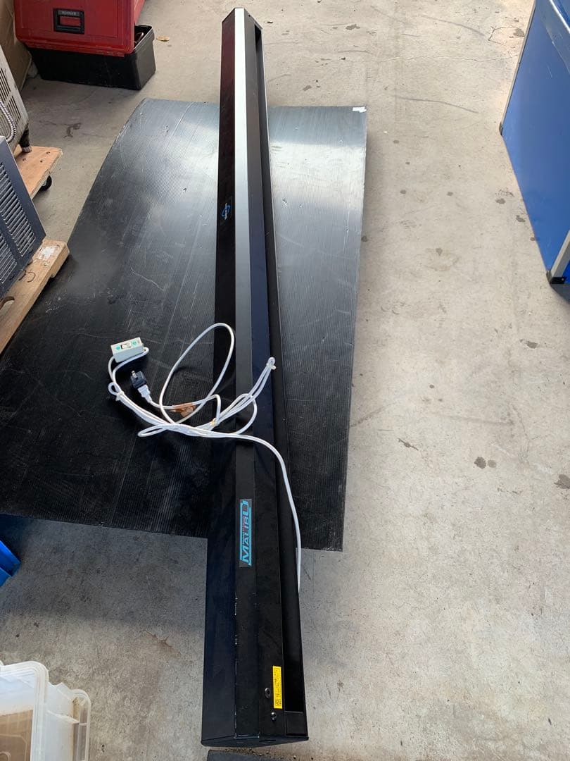 電動　Malibu　プロジェクター用　スクリーン　１５０インチ