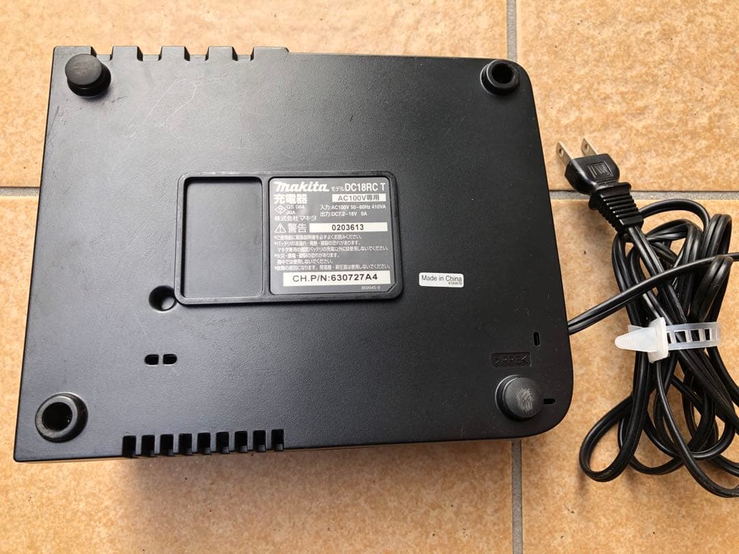 Makita 掃除機充電式クリーナー 本体CL182FDバッテリー＆充電器セット