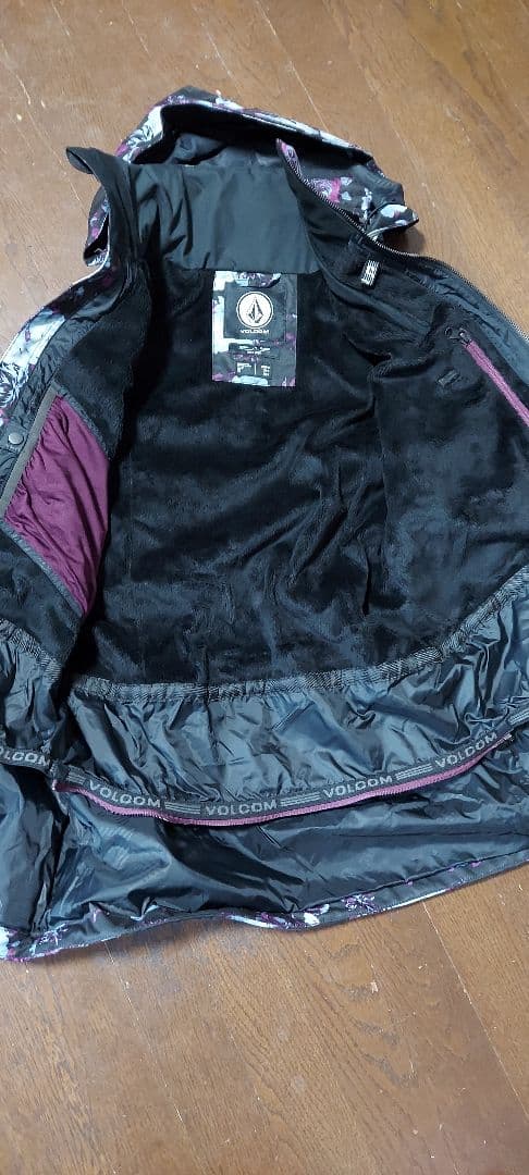美品　VOLCOM　スノーボードウェア 上下セット
