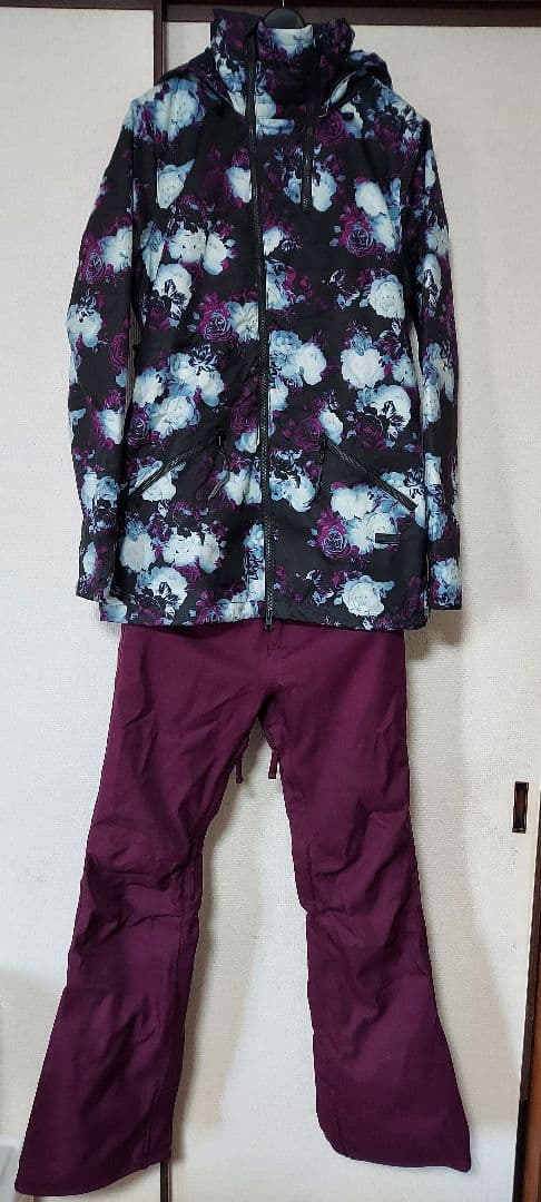 美品　VOLCOM　スノーボードウェア 上下セット