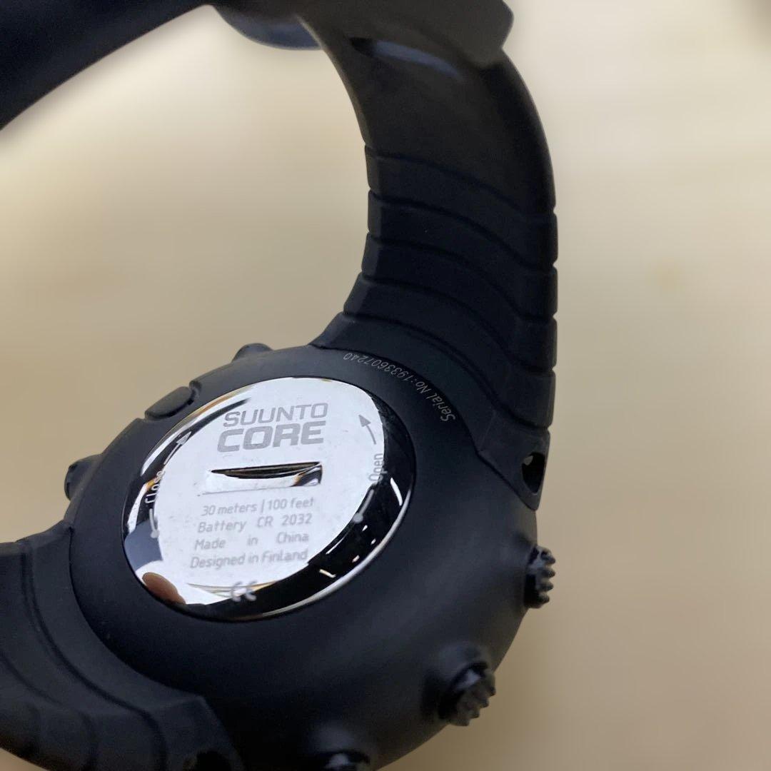SUUNTO CORE スント コア オールブラック 時計新品。
