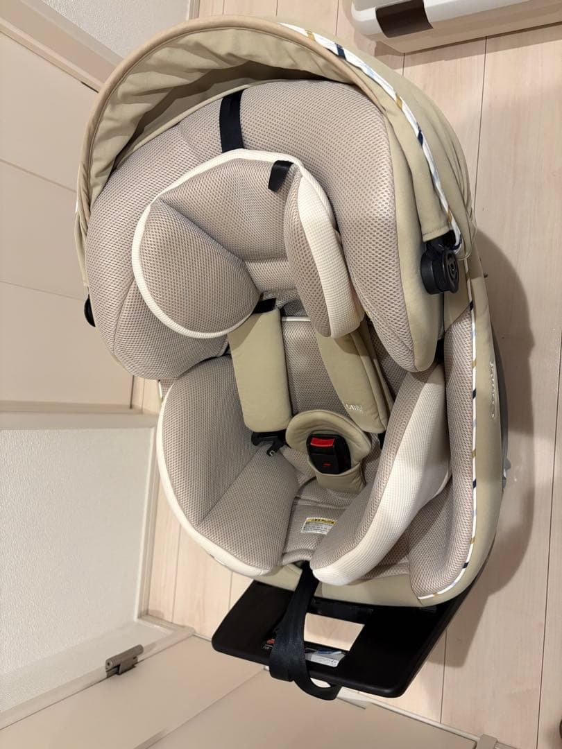 美品　CONBI jN-570 チャイルドシート　コンビ