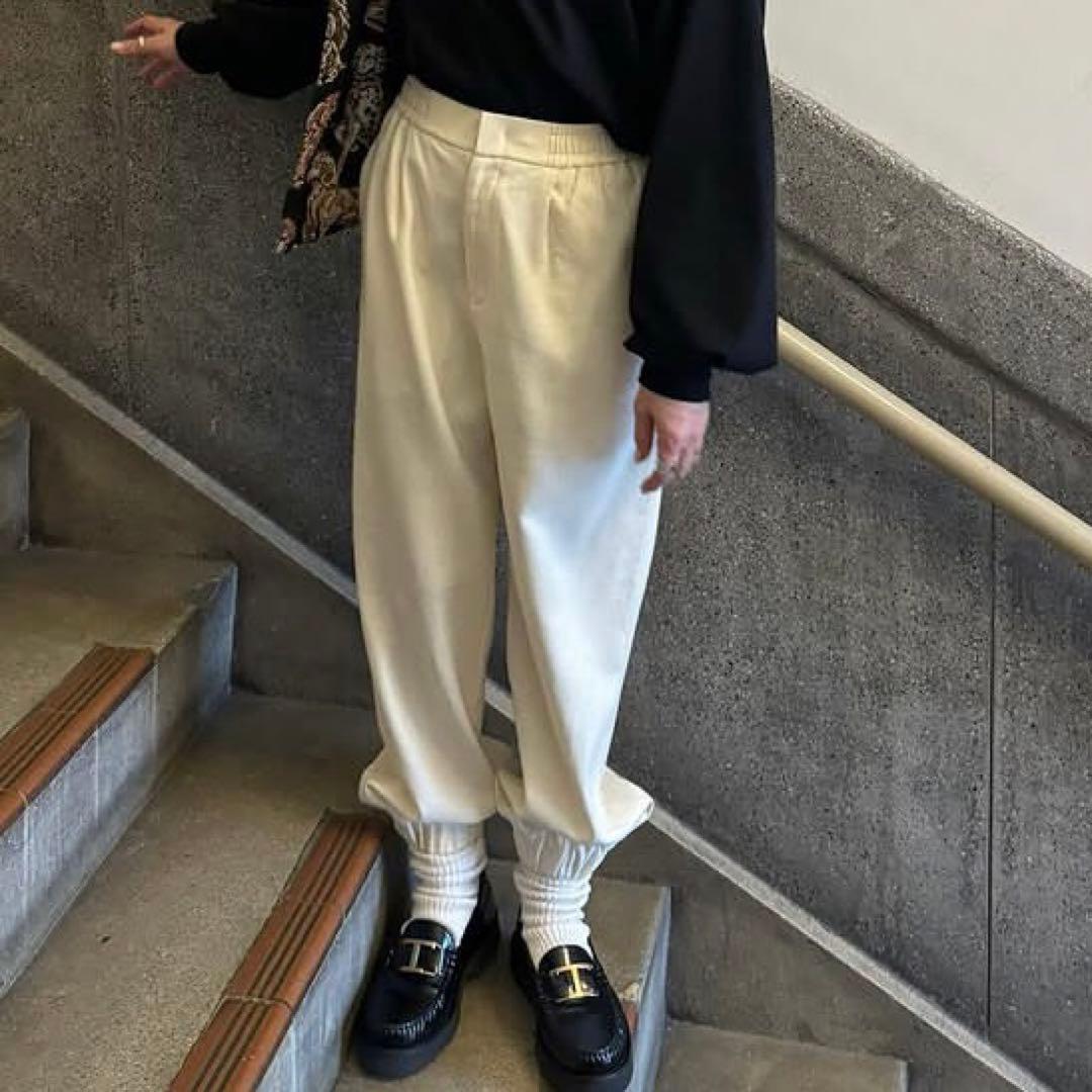 マノンフリップス　ボンボンパンツ　ホワイト