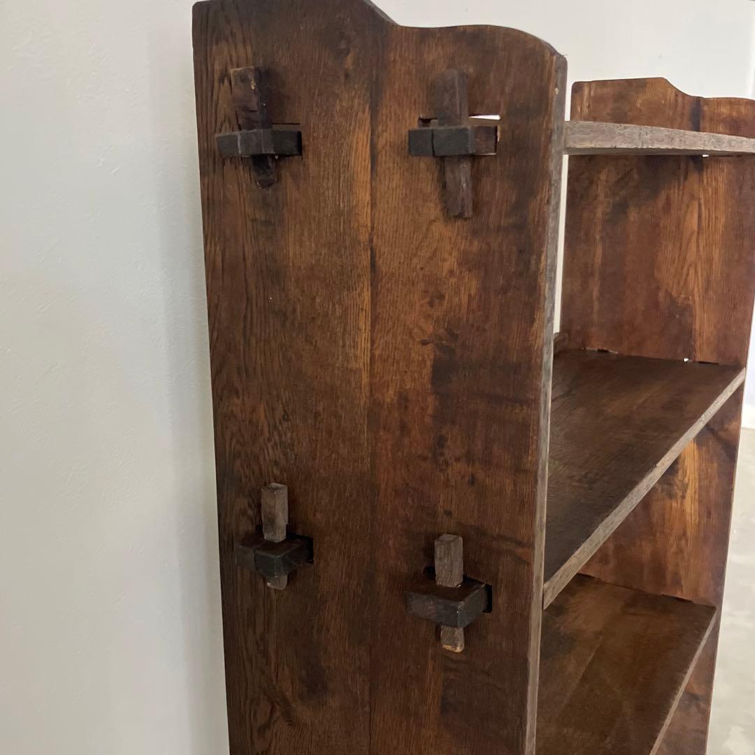 古い木製の楔棚