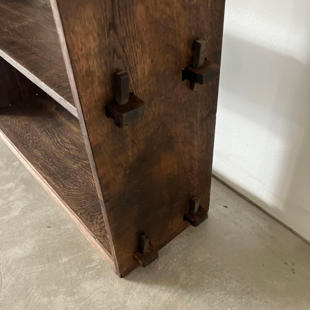 古い木製の楔棚