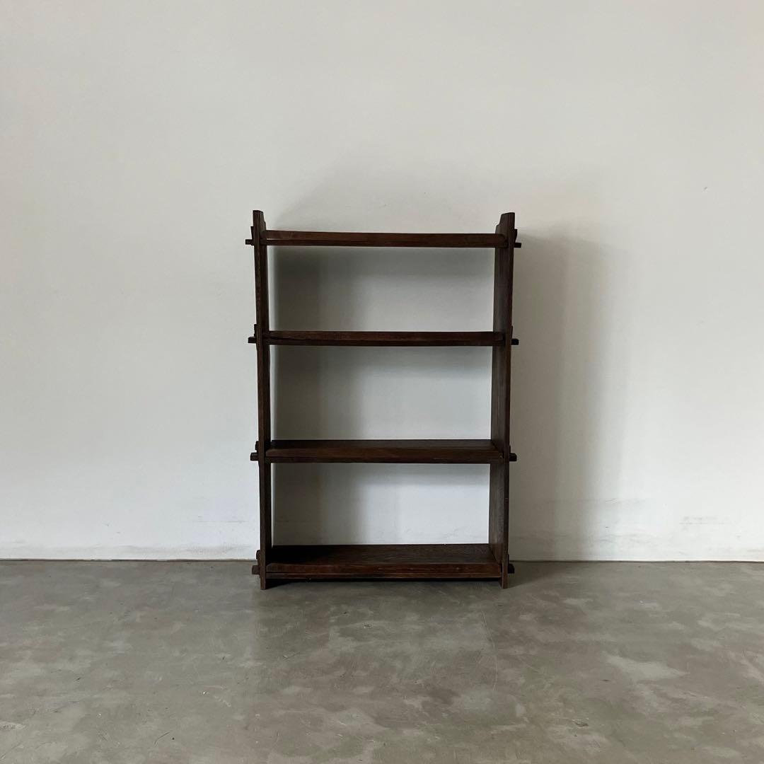 古い木製の楔棚