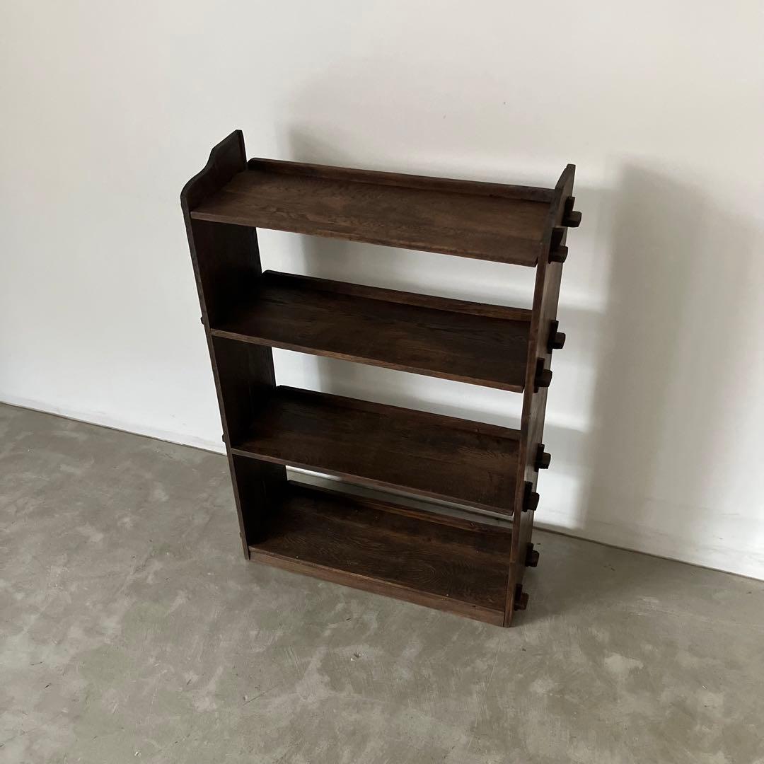 古い木製の楔棚