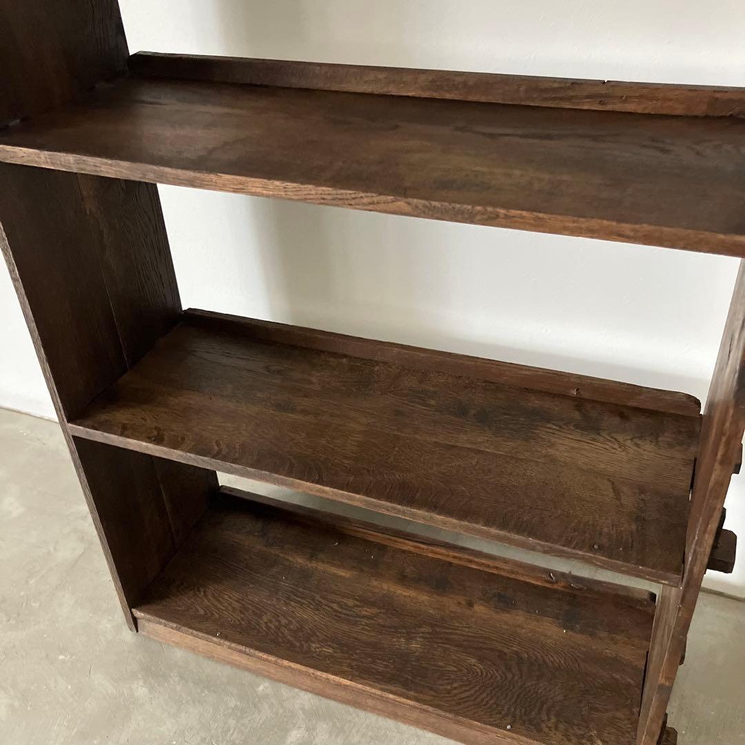 古い木製の楔棚