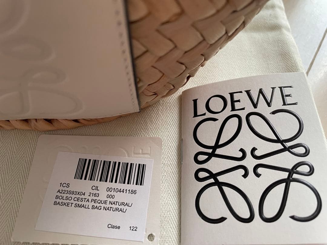 LOEWE ロエベ 白ロゴ入りバスケットバッグ スモール ベージュ