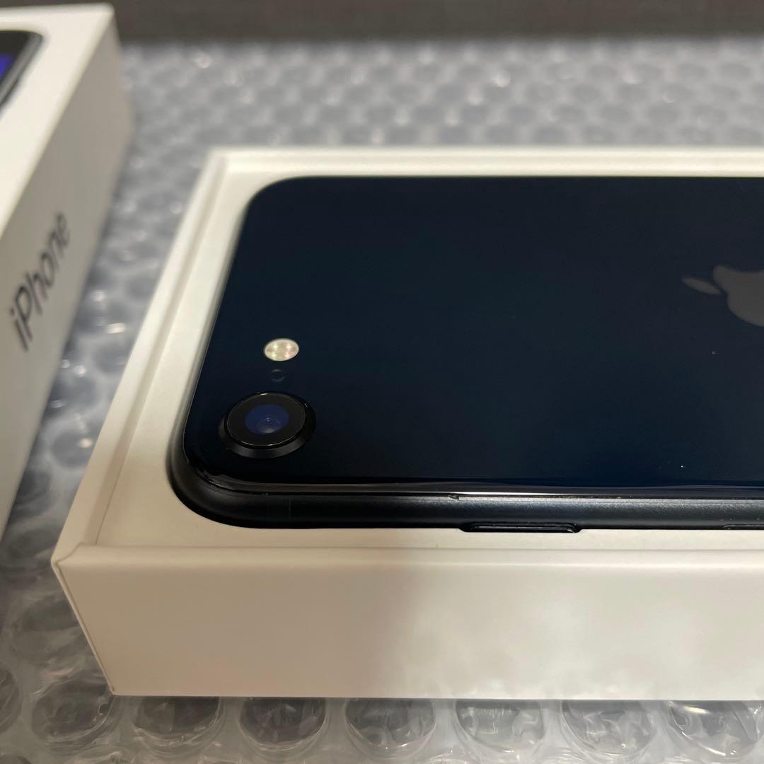 iPhone SE (第3世代) ブラック 本体　64GB